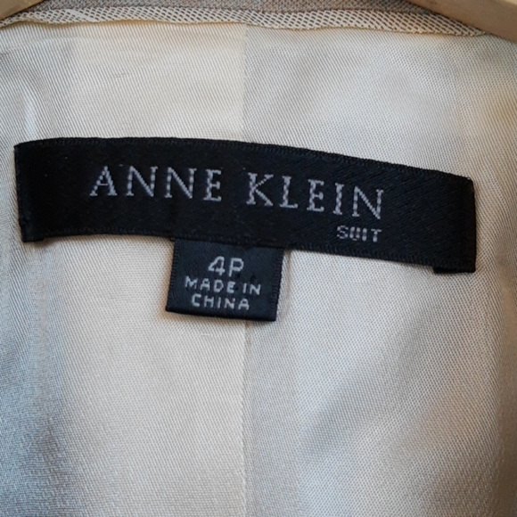 Anne Klein 2 Piece Tan Suit Jacket & Pants Size 4P - Picture 2 of 13